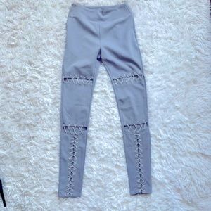 Cut out stitched leggings in lilac